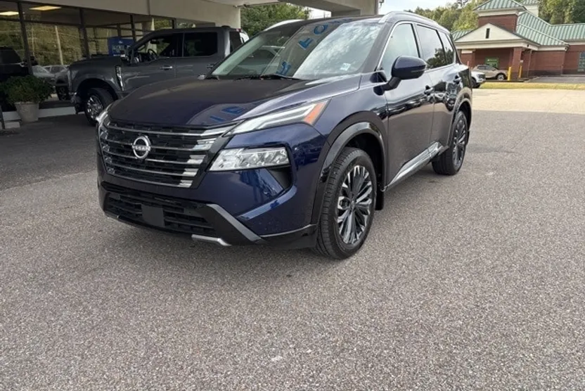 2024 Nissan Rogue Platinum photo 1