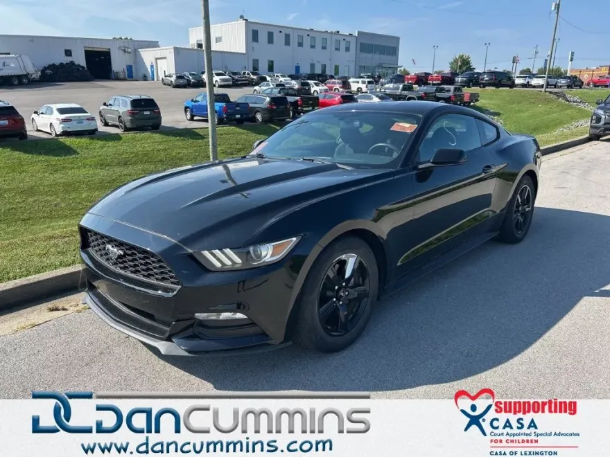 2017 Ford Mustang V6 photo 1