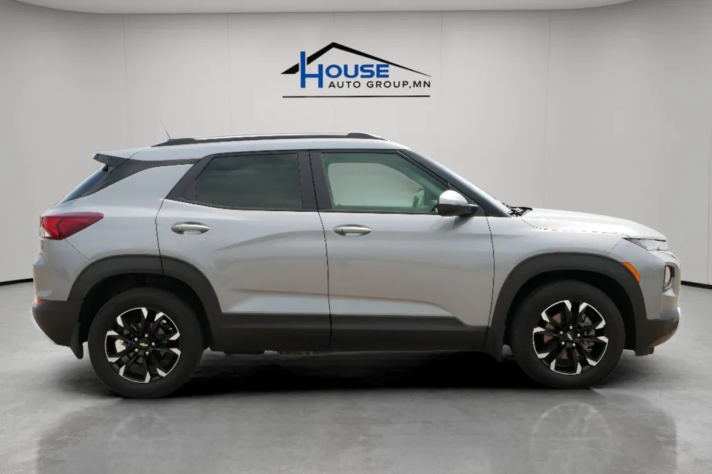 2023 Chevrolet Trailblazer LT photo 1