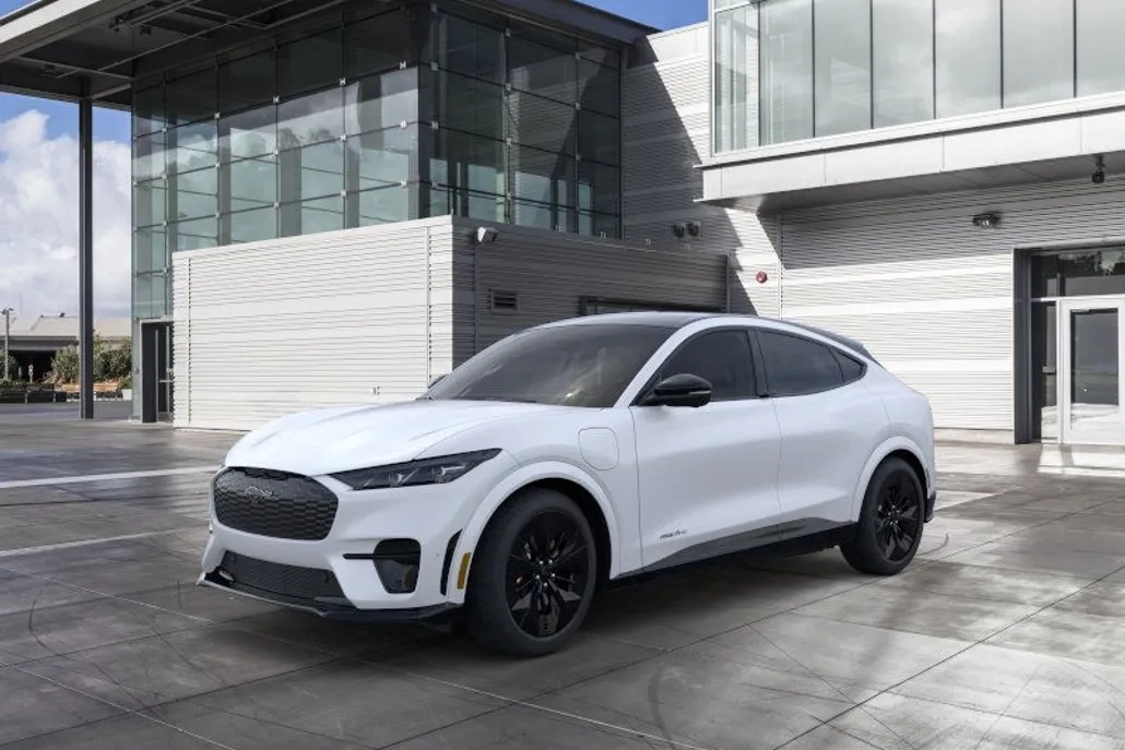 2025 Ford Mustang Mach-E GT photo 1