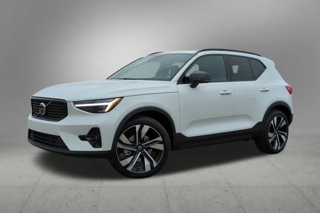 2025 Volvo XC40 Plus photo 1