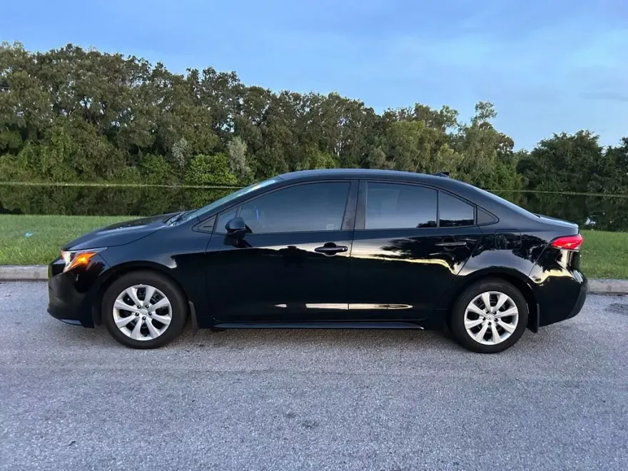 2024 Toyota Corolla LE photo 1