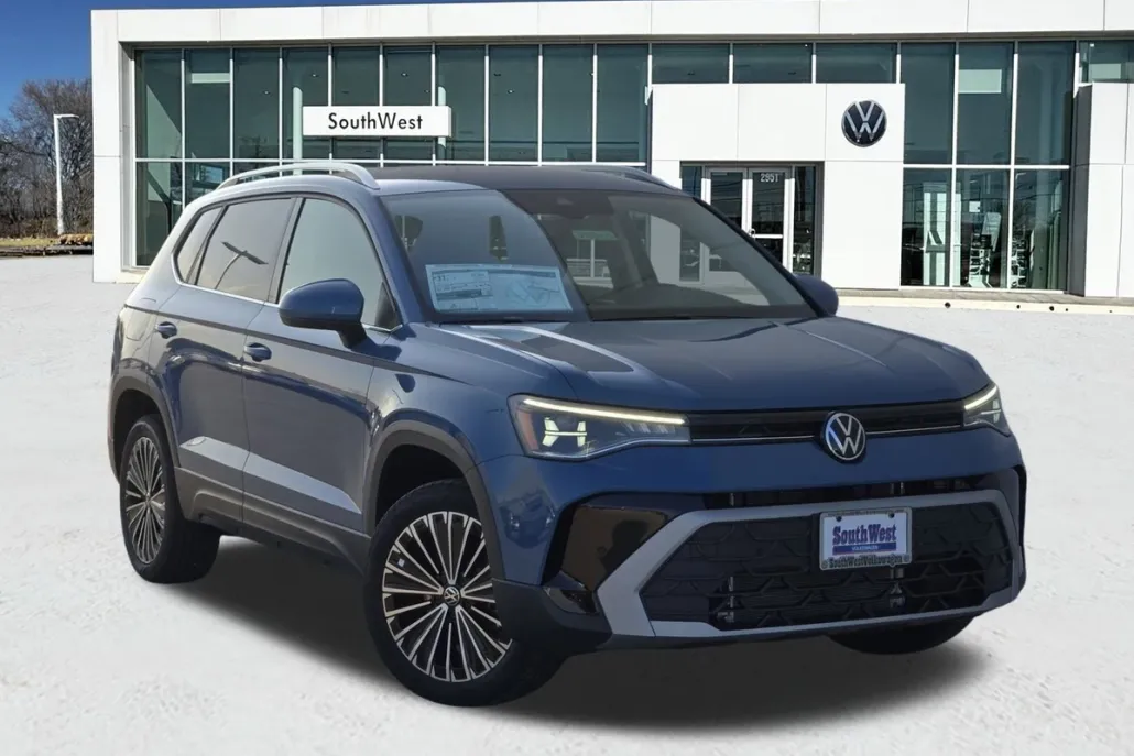 2025 Volkswagen Taos SE photo 1
