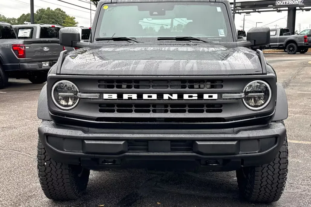 2025 Ford Bronco Base photo 1