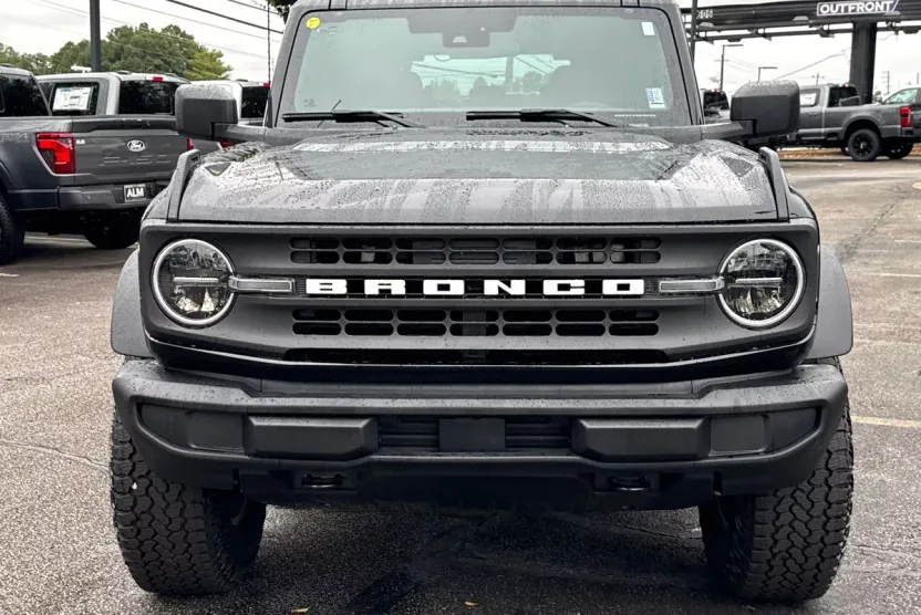 2025 Ford Bronco Base photo 1