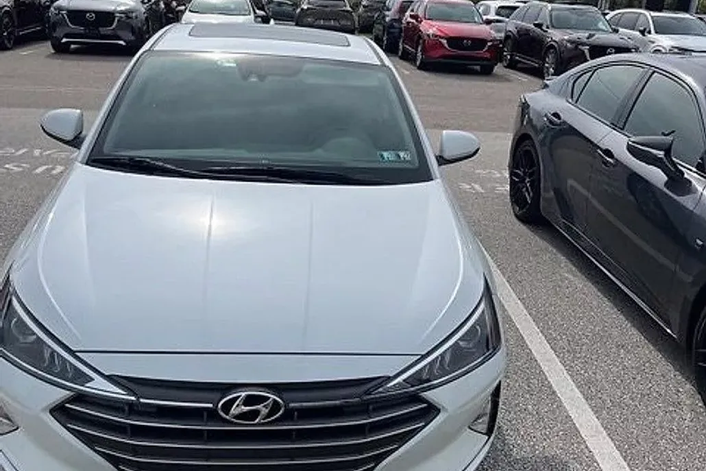 2020 Hyundai Elantra Value Edition photo 1