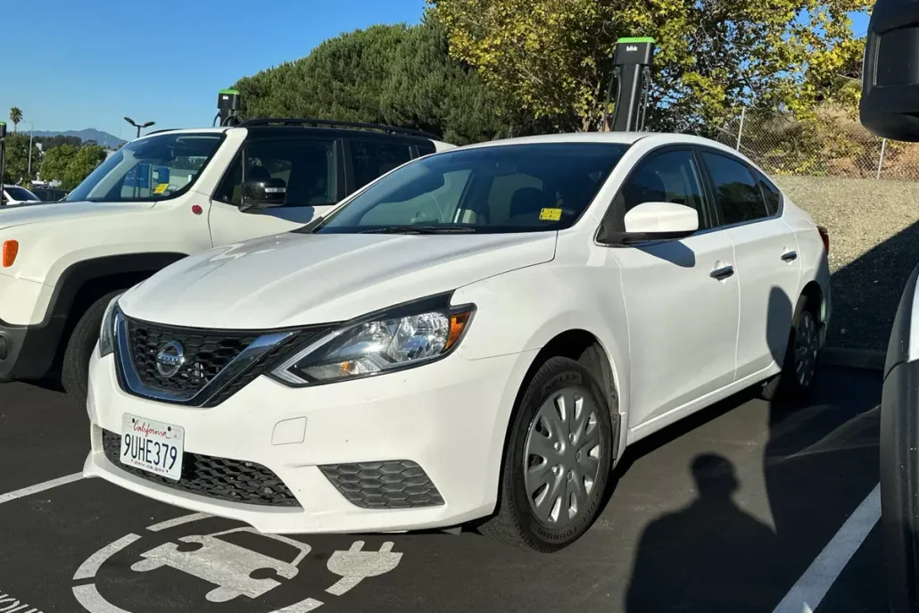 2016 Nissan Sentra SV photo 1