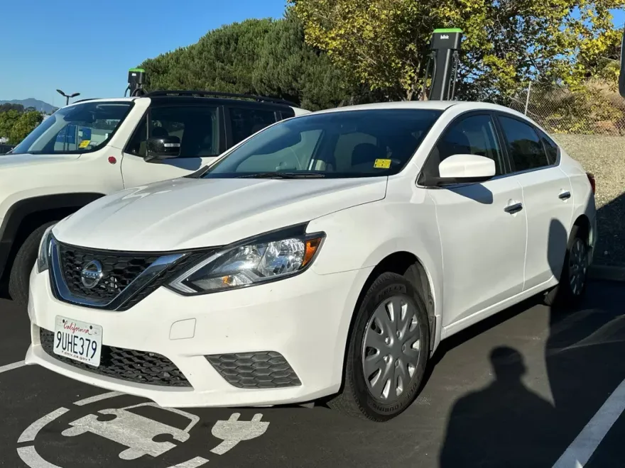 2016 Nissan Sentra SV photo 1