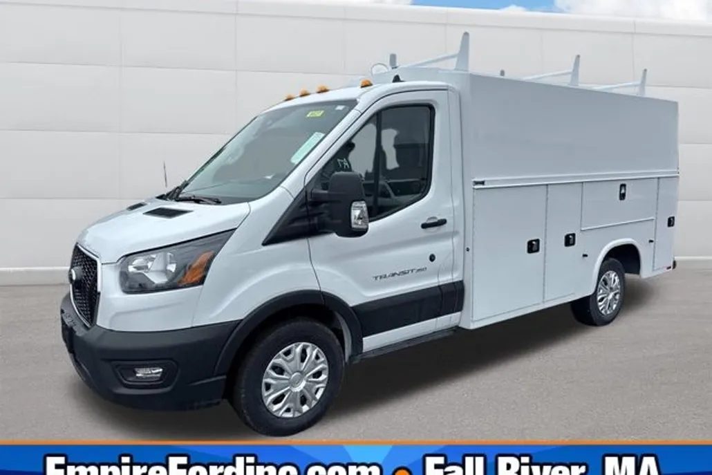 2025 Ford Transit Cutaway photo 1