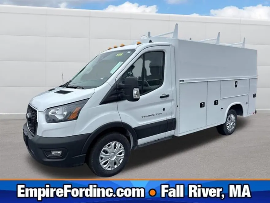 2025 Ford Transit Cutaway photo 1