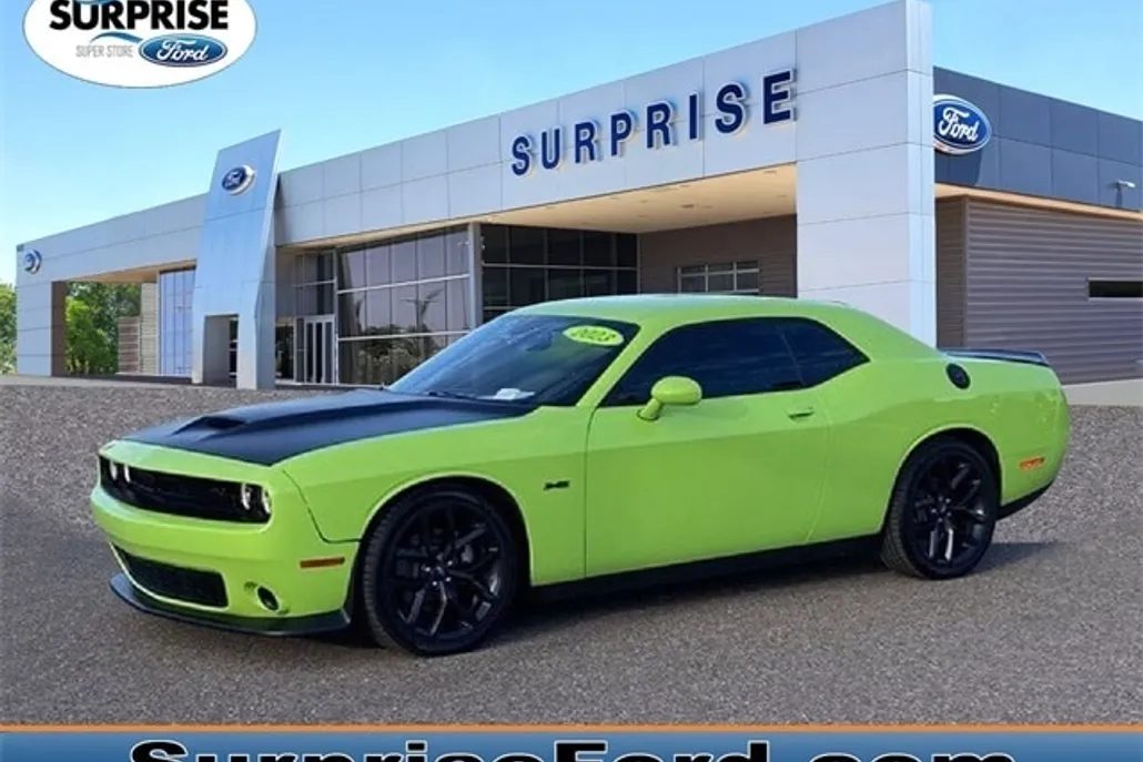 2023 Dodge Challenger R/T photo 1