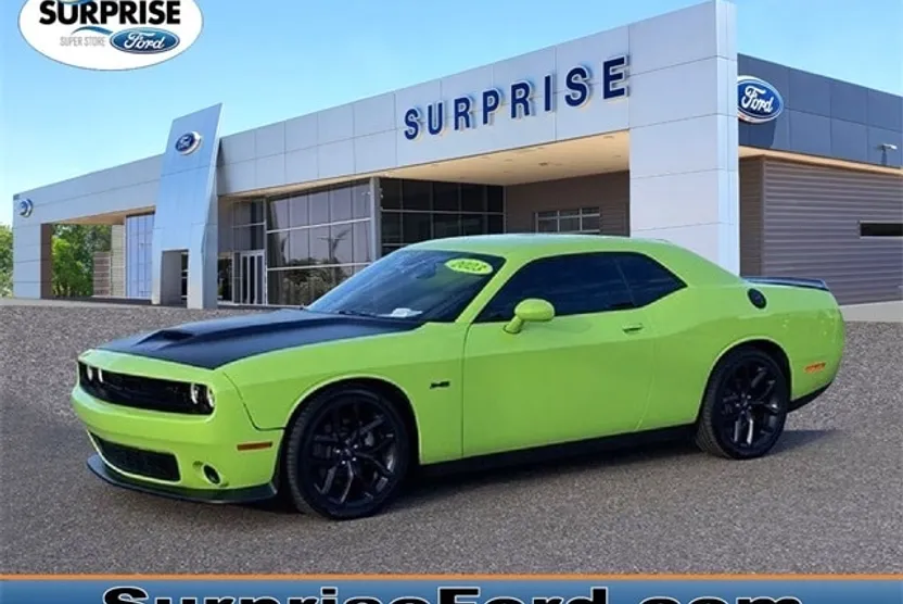 2023 Dodge Challenger R/T photo 1