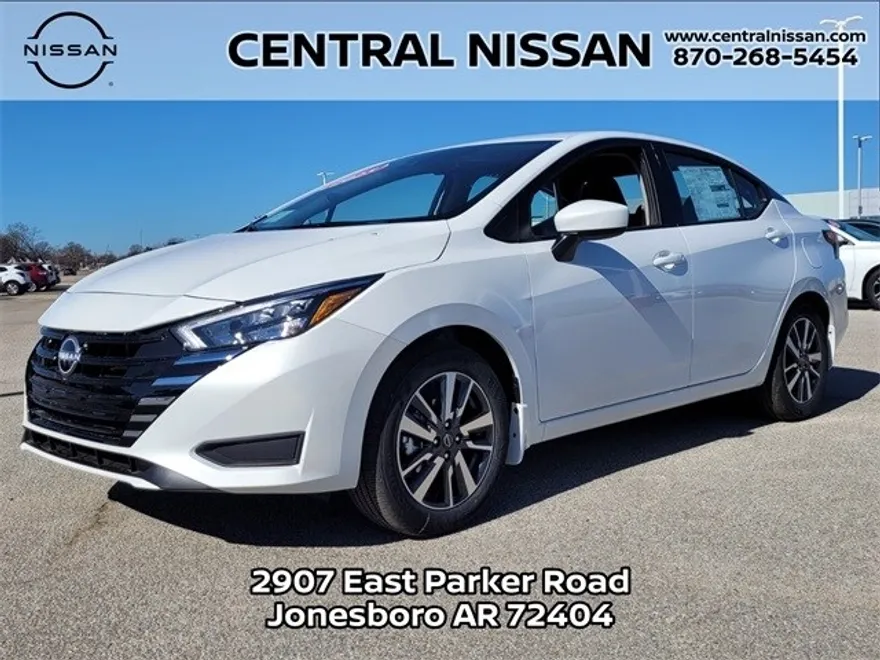 2025 Nissan Versa 1.6 SV photo 1