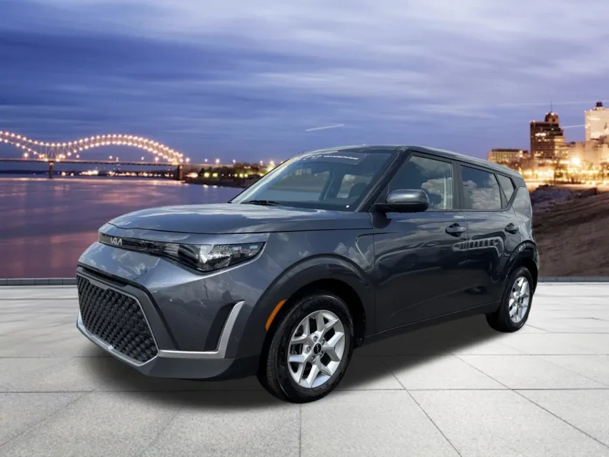 2023 Kia Soul LX photo 1