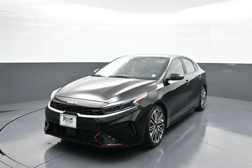 2023 Kia Forte GT photo 1