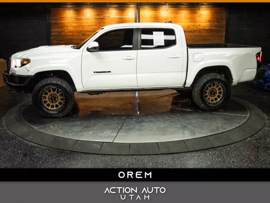 2018 Toyota Tacoma TRD Sport photo 1
