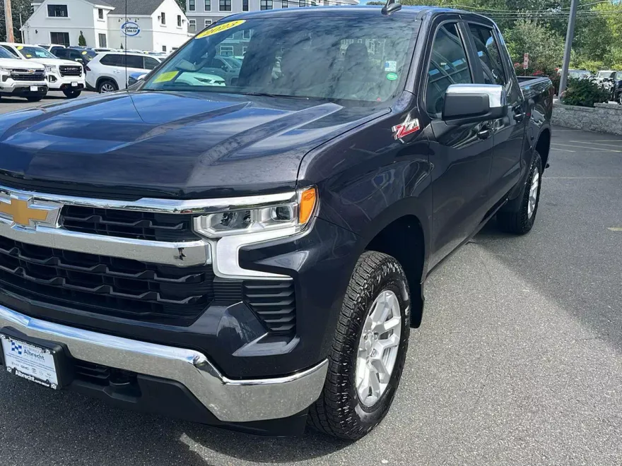 2023 Chevrolet Silverado 1500 LT photo 1
