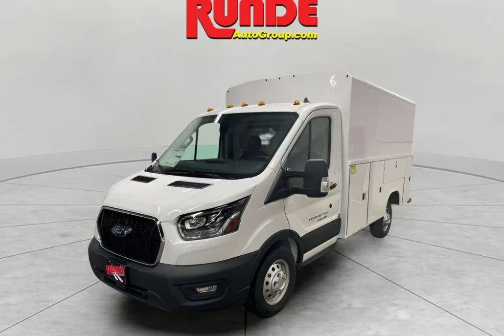 2024 Ford Transit Cutaway photo 1