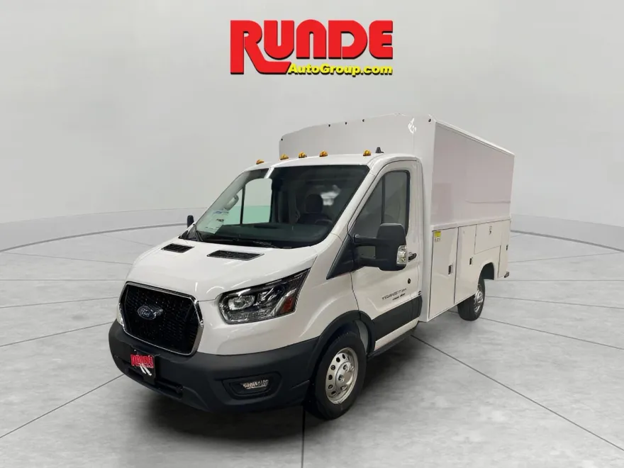 2024 Ford Transit Cutaway photo 1