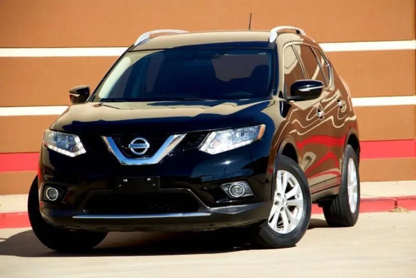 2015 Nissan Rogue SV photo 1