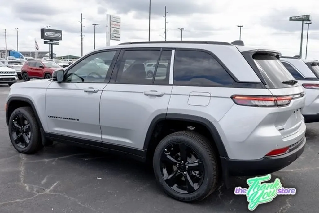 2025 Jeep Grand Cherokee Altitude photo 1