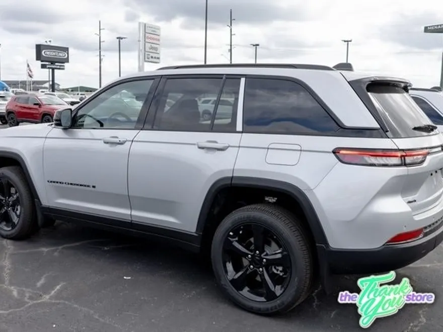 2025 Jeep Grand Cherokee Altitude photo 1