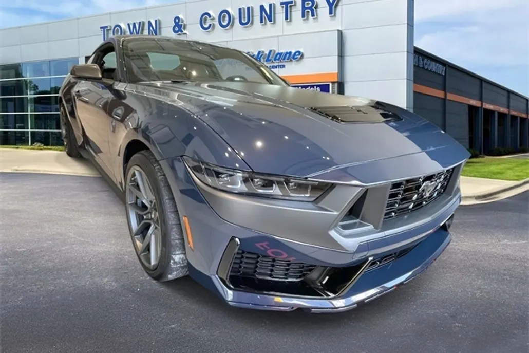 2025 Ford Mustang Dark Horse photo 1