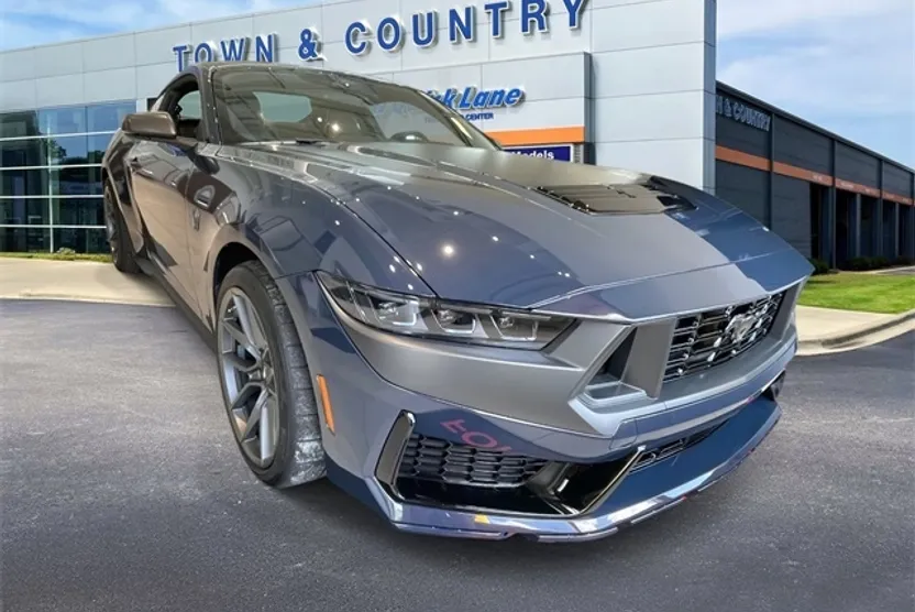 2025 Ford Mustang Dark Horse photo 1