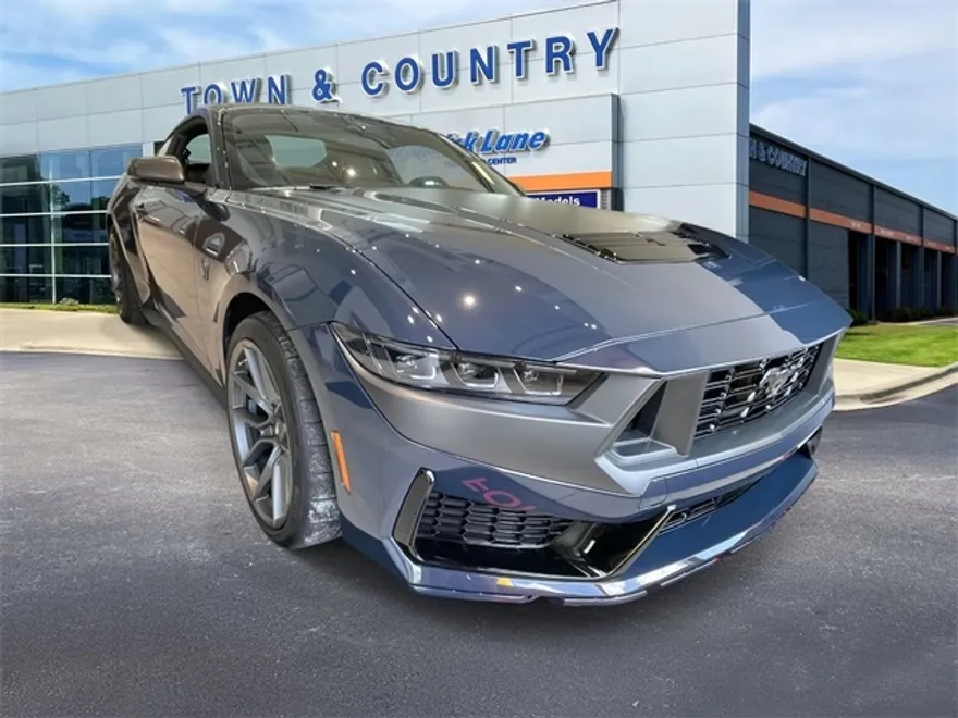 2025 Ford Mustang Dark Horse photo 1