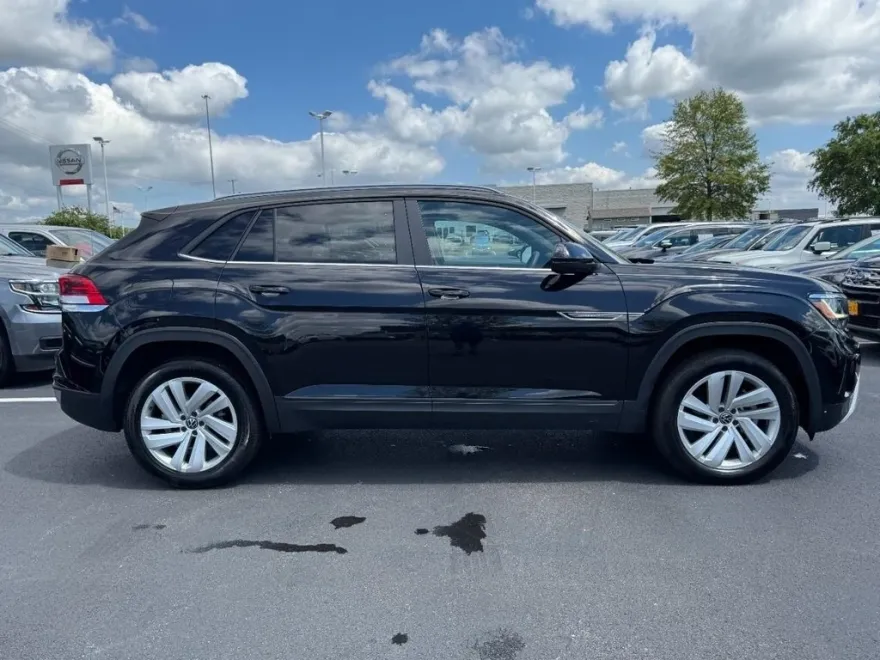 2022 Volkswagen Atlas Cross Sport V6 SE Technology photo 1