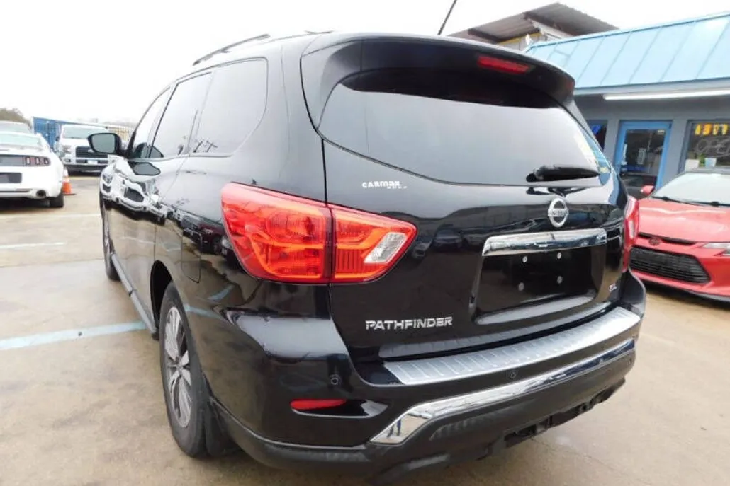 2017 Nissan Pathfinder S photo 1