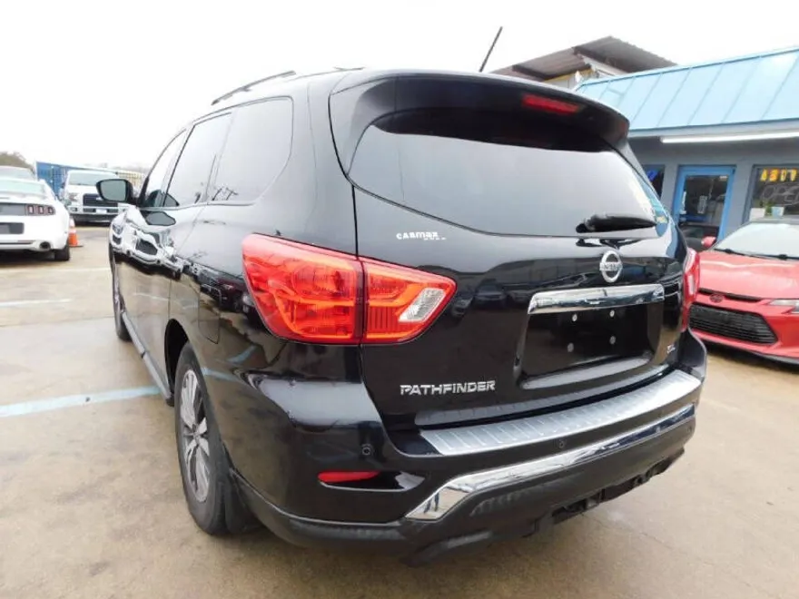 2017 Nissan Pathfinder S photo 1