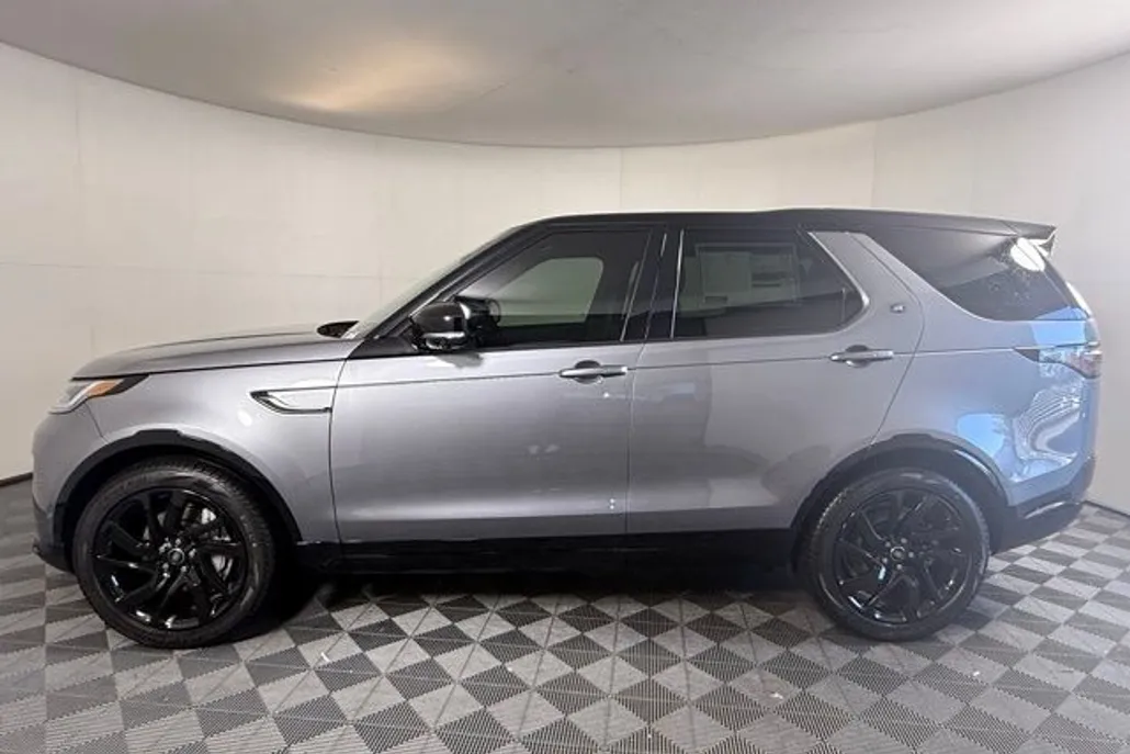 2025 Land Rover Discovery SE photo 1