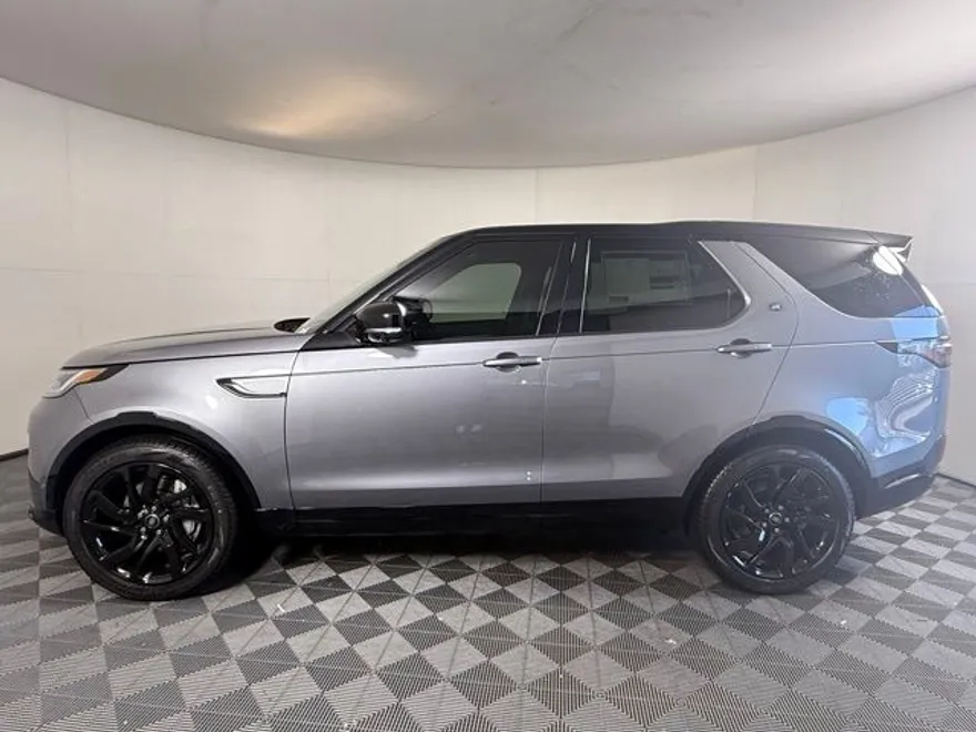 2025 Land Rover Discovery SE photo 1