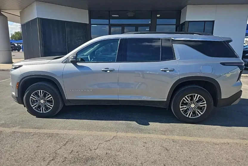 2024 Chevrolet Traverse photo 1