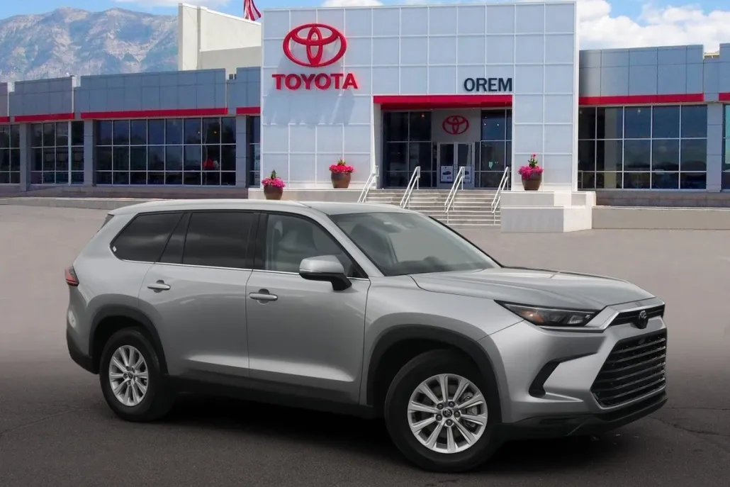 2025 Toyota Grand Highlander LE photo 1