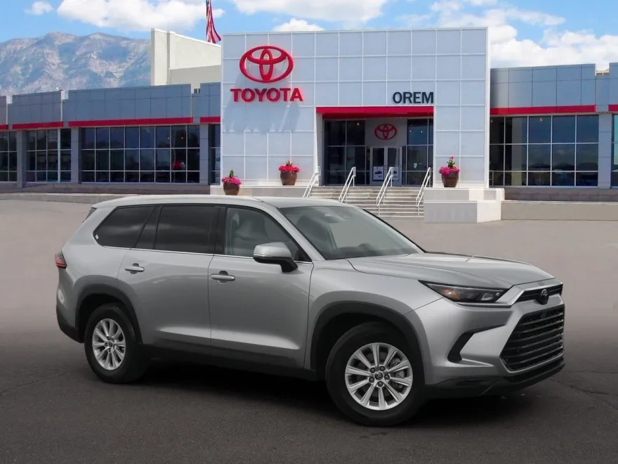 2025 Toyota Grand Highlander LE photo 1