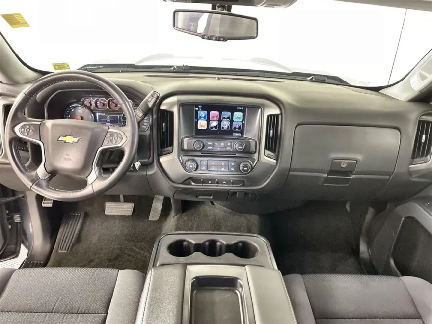 2017 Chevrolet Silverado 1500 LT photo 1