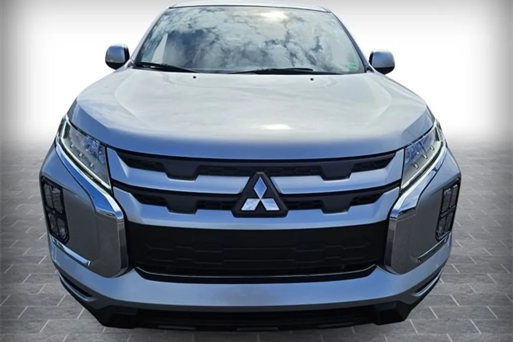 2023 Mitsubishi Outlander Sport SE photo 1