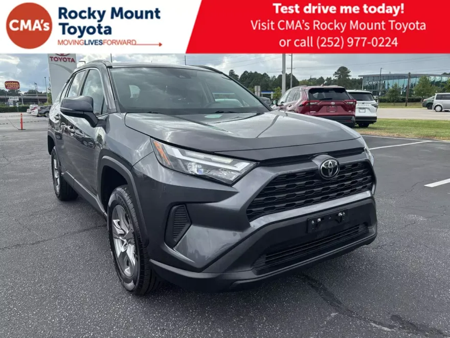 2023 Toyota RAV4 XLE photo 1