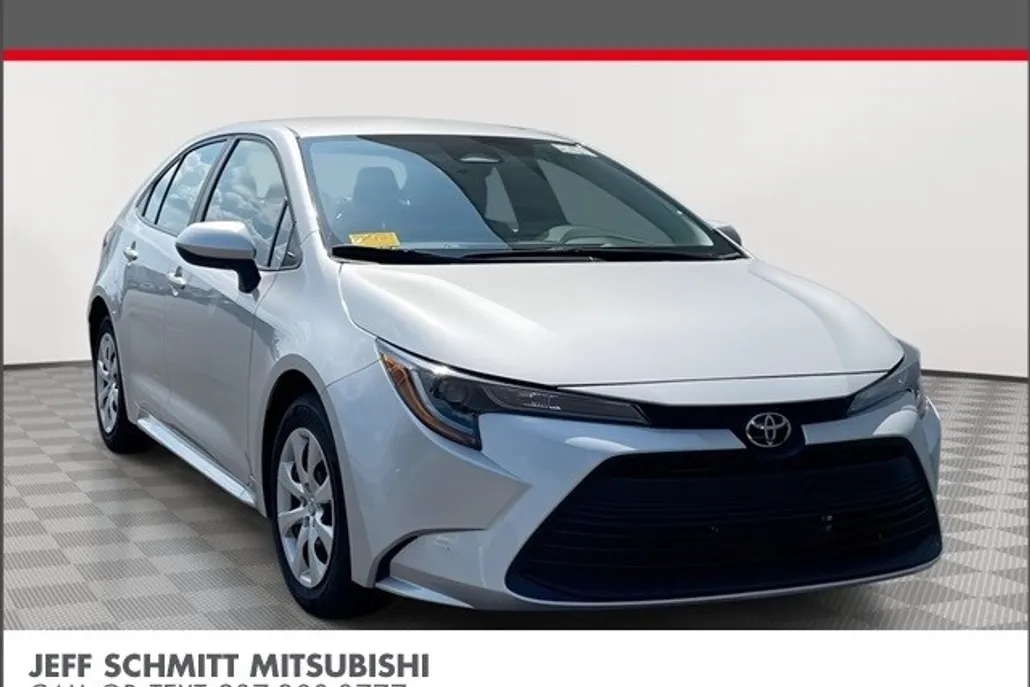 2024 Toyota Corolla LE photo 1