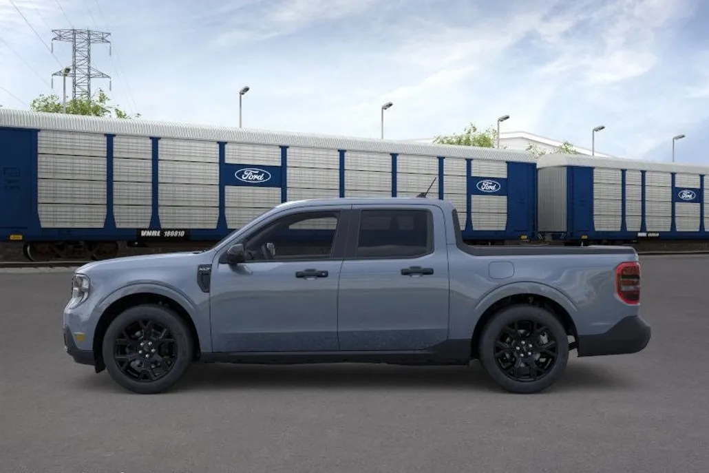 2025 Ford Maverick XLT photo 1