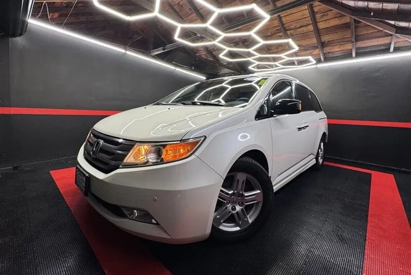 2013 Honda Odyssey Touring Elite photo 1