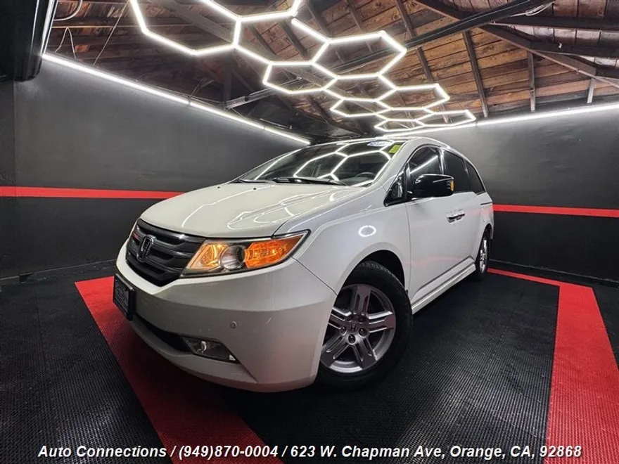 2013 Honda Odyssey Touring Elite photo 1
