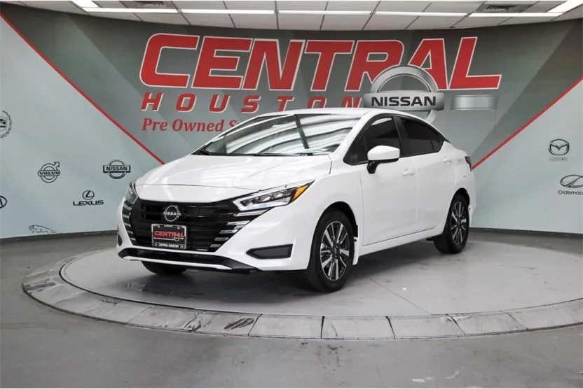 2025 Nissan Versa 1.6 SV photo 1