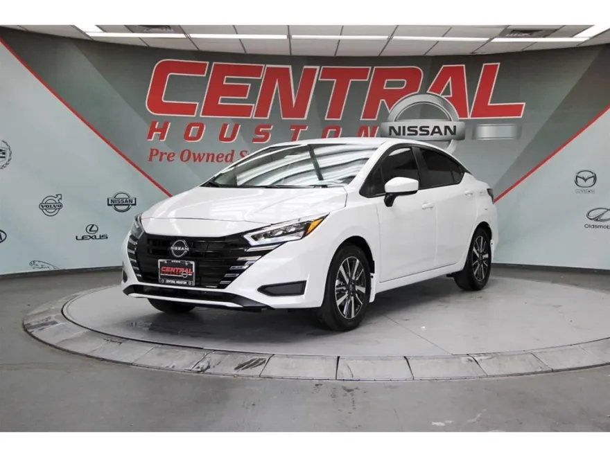 2025 Nissan Versa 1.6 SV photo 1
