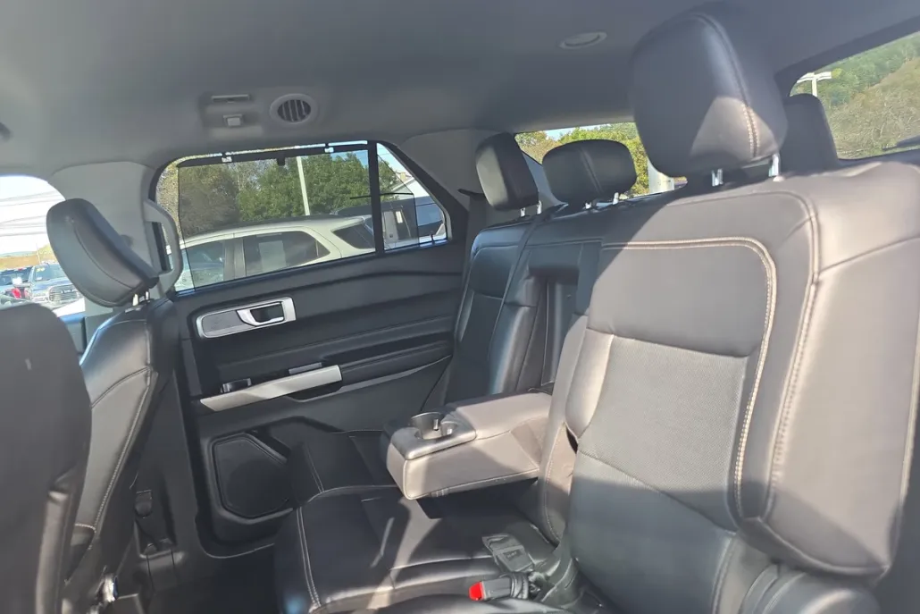 2023 Ford Explorer Limited photo 1