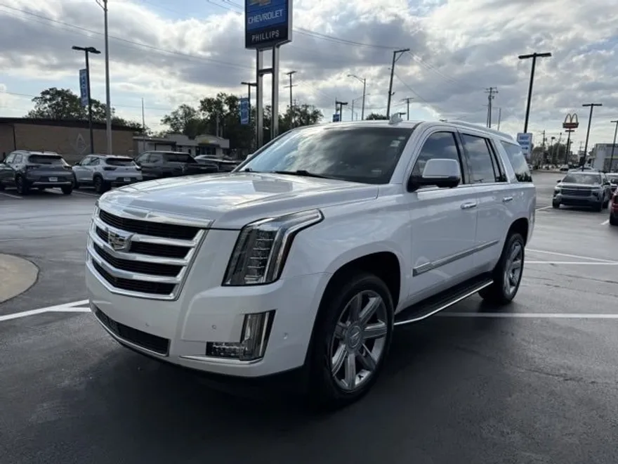2019 Cadillac Escalade Luxury photo 1