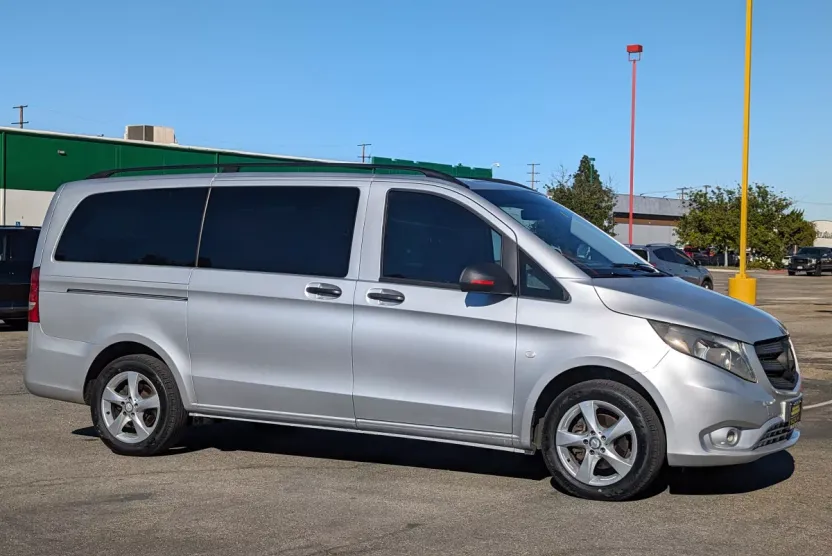2016 Mercedes Benz Metris Passenger Van photo 1