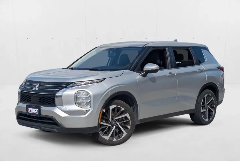 2023 Mitsubishi Outlander SE S-AWC photo 1